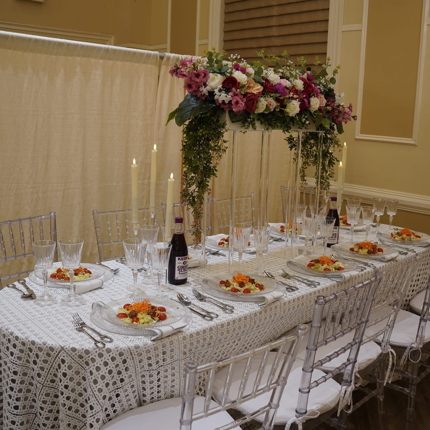 A Shabbos table set for the seudah