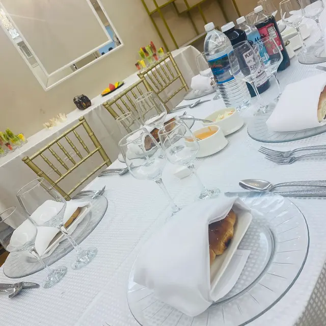 A Shabbos table set by Mashmanim