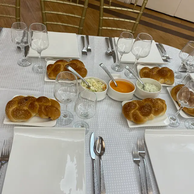 A Shabbos table set by Mashmanim