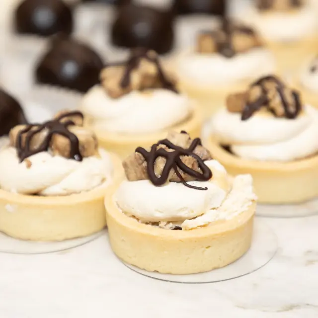 Miniature desserts from the Mashmanim kitchen