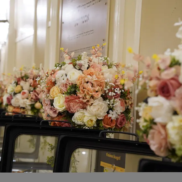Flowers and centerpieces arranged by Mashmanim