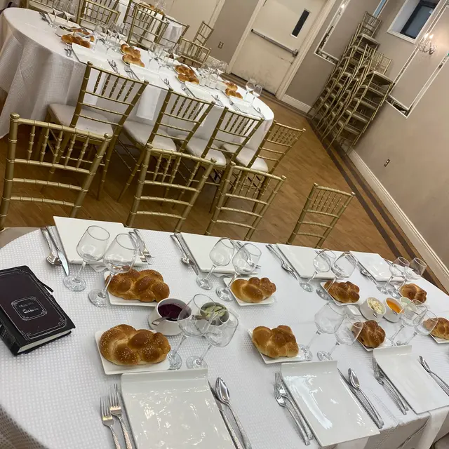 A Shabbos table set by Mashmanim