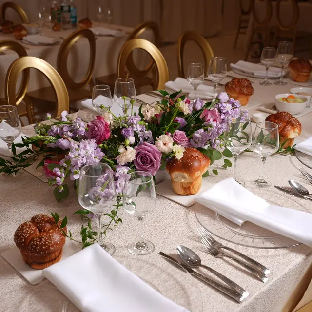 Flowers and centerpieces arranged by Mashmanim