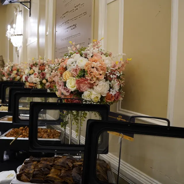 Flowers and centerpieces arranged by Mashmanim